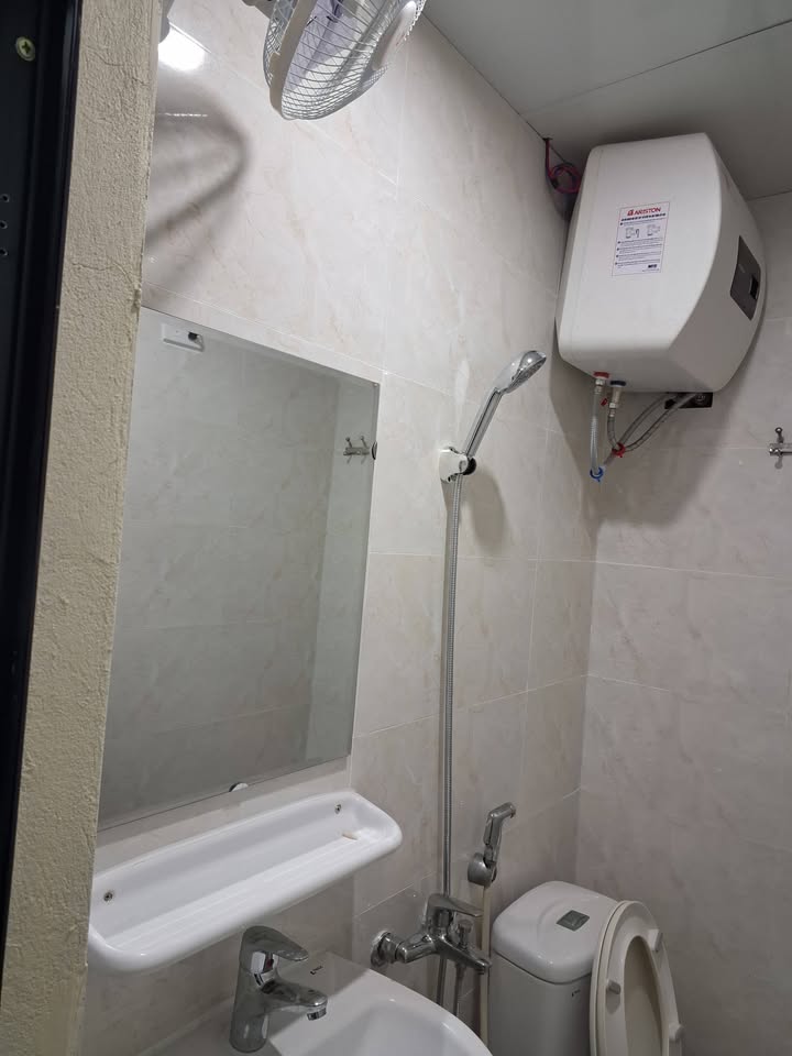 Phòng cho thuê Ngõ 129 Nguyễn Trãi, Thanh Xuân 4.8 triệu - Tiện nghi đầy đủ, gần ga tàu điện!