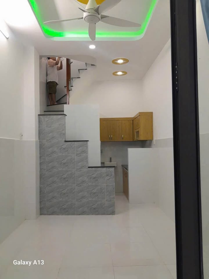 Nhà bán quận 8 Hẻm 324, 18m² giá 1.28 tỷ - Sẵn sàng vào ở ngay!