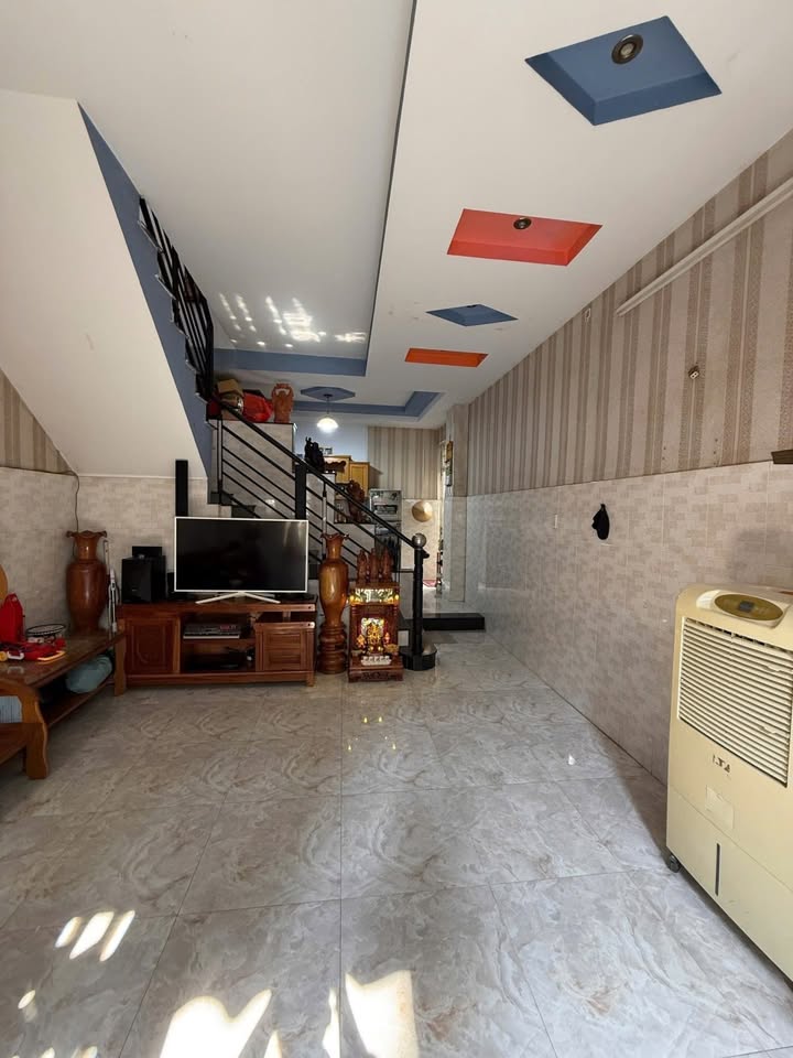 Nhà Tân Bình 50m² giá 5.75 tỷ - Vị trí trung tâm, tặng nội thất đầy đủ!