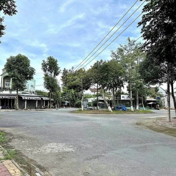 Nhà 1 Trệt 1 Lầu Phường Tân Hạnh Vĩnh Long 126m² giá 4.2 tỷ - Tặng nội thất cao cấp!