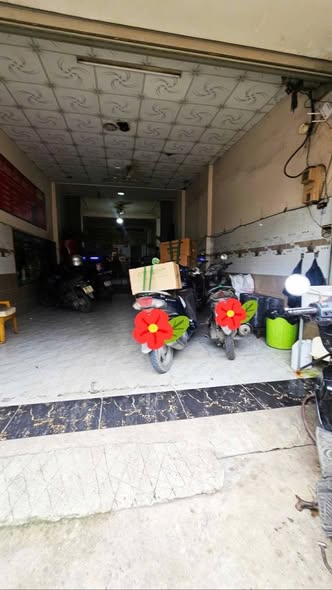 Nhà 3 tầng mặt tiền đường Nhà Vuông 135m² giá 10.5 tỷ - Sát chợ Đầu Mối Hóc Môn!