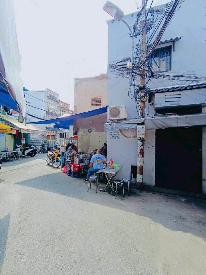 Nhà riêng Tân Phú 26m² giá 2.35 tỷ - Hẻm xe hơi rộng rãi!