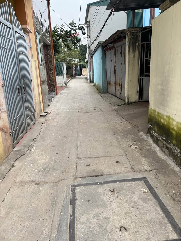 Nhà 3 tầng Phú Thị 56m² giá 4 tỷ - Sổ đỏ chính chủ, vị trí đắc địa!