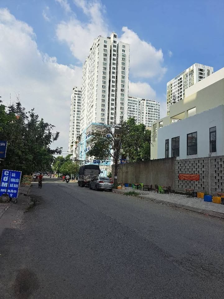 Shophouse 2 tầng Him Lam Nam Khánh Quận 8 - Giá 8.8 tỷ, vị trí đắc địa cho kinh doanh!