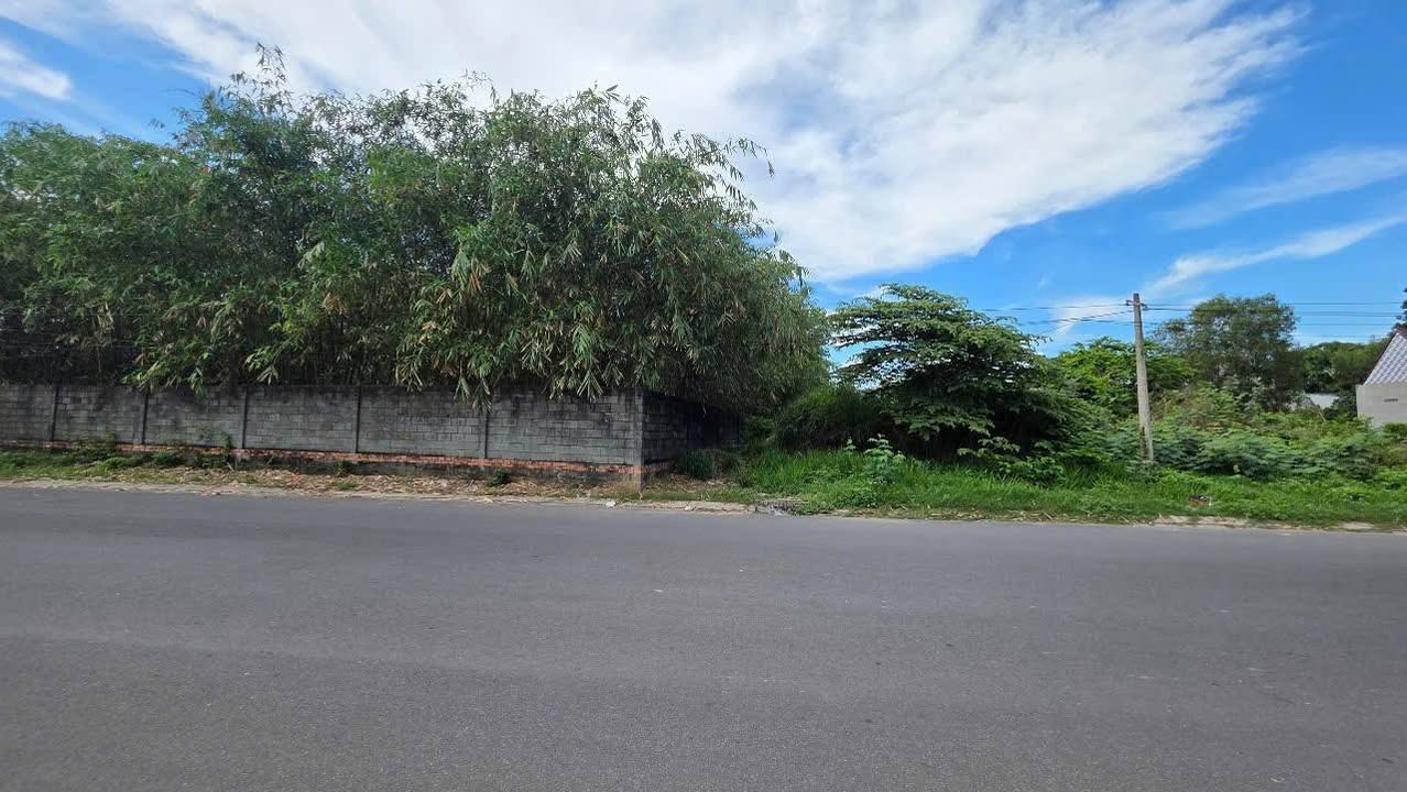 Đất nền Dĩ An 2000m² giá 35 tỷ - Khu vực phát triển lý tưởng!