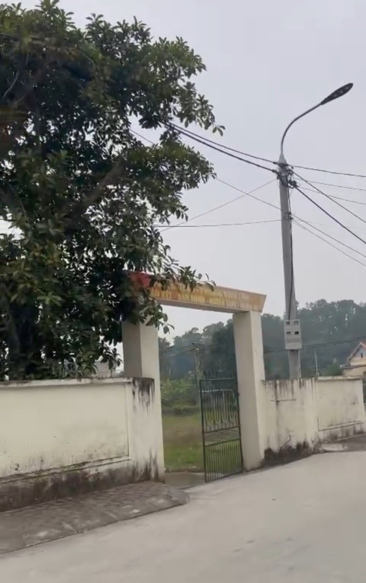 Lô đất đẹp tại Phố Hồ Thôn, Đông Lĩnh, 272.6m² - Giá chỉ 2 tỷ VND!