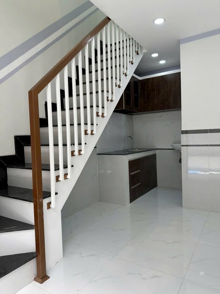 Nhà nhỏ xinh Bà Điểm, Hóc Môn 16m² giá 790 triệu - Sẵn sàng vào ở ngay!