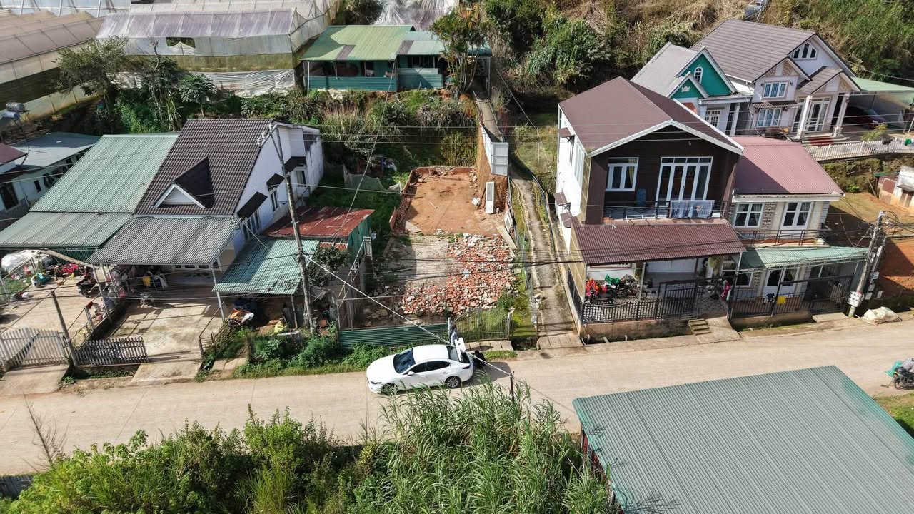 Đất nền Đà Lạt 188m² giá 5.6 tỷ - Sổ đỏ chính chủ, 2 mặt tiền thoáng đãng!