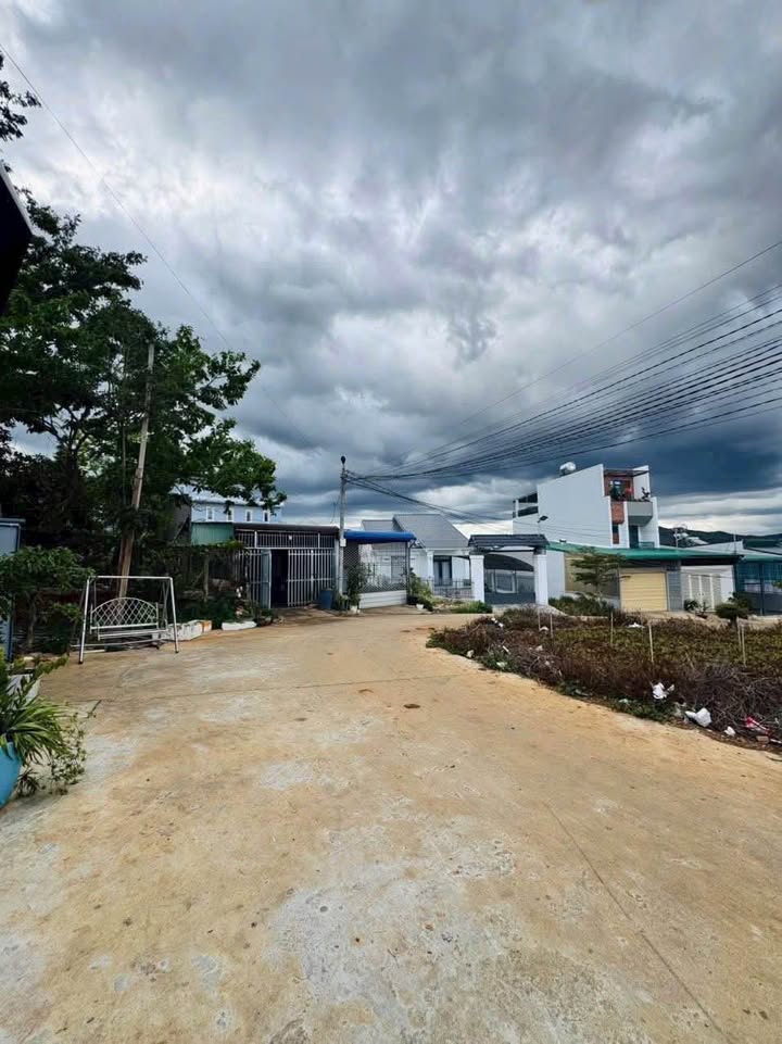 Đất nền Lê Hồng Phong, Đức Trọng 110m² giá chỉ 1.5 tỷ - Sổ đỏ chính chủ, hẻm ô tô rộng!