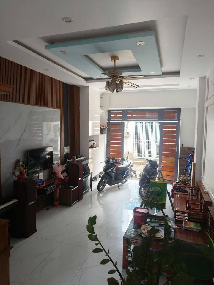 Nhà 3 tầng đường Liên Phường, Thủ Đức 50m² giá chỉ 5 tỷ - Tiềm năng phát triển lớn!