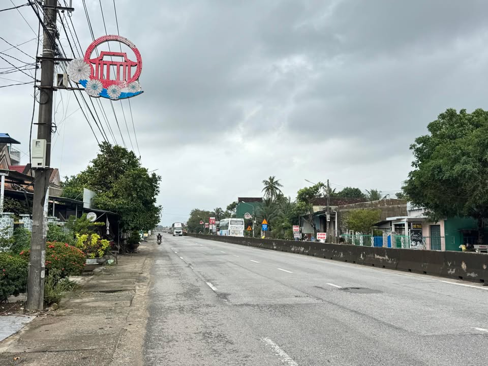 Bán nhà mặt tiền đường Quang Trung, Hoài Nhơn 180m² - Vị trí đẹp, tiện lợi kinh doanh!