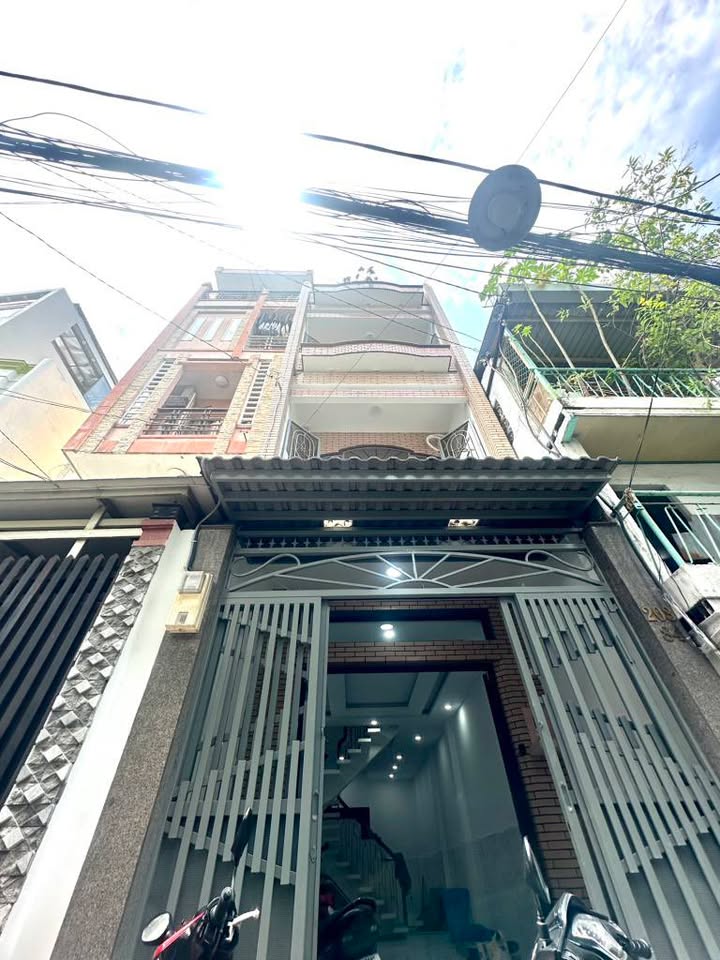 Nhà 3 tầng quận 11, 48m² giá 600 triệu - Ô tô vào tận nơi!