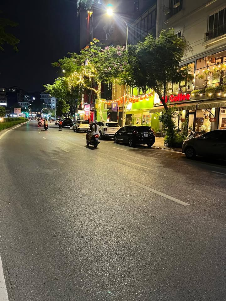 FrontHouse Hoàng Cầu Đống Đa 216m² giá 118 tỷ - Đầu tư sinh lời cao!