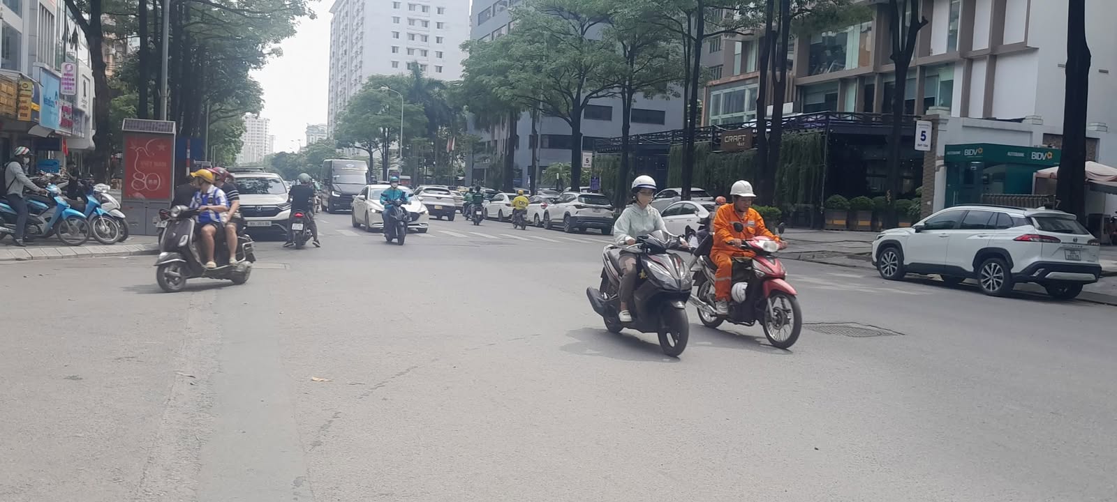 Nhà mặt phố Nghĩa Tân Cầu Giấy 50m² giá 23.2 tỷ - Kinh doanh sầm uất!