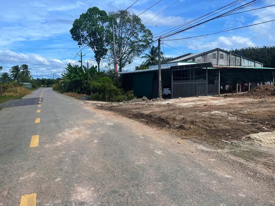 Đất mặt tiền Long Hoa, Tây Ninh 320m² giá 3.8 tỷ - Cơ hội tốt đầu tư!