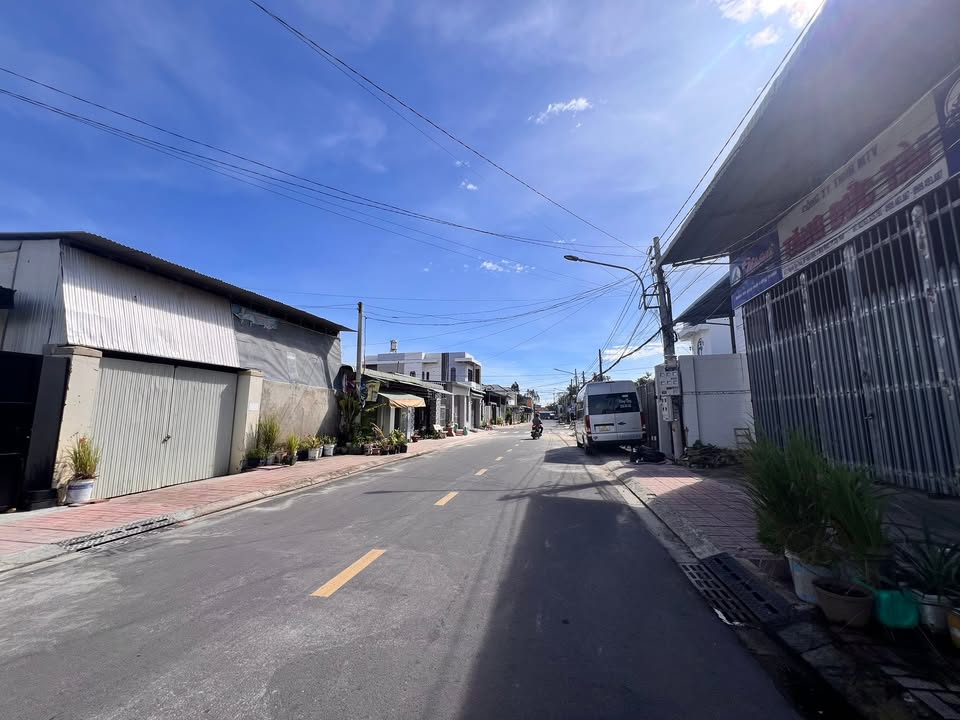 Nhà lầu 2 tầng tại Tân Ninh 142m² giá 3.45 tỷ - Vừa ở vừa kinh doanh tuyệt vời!