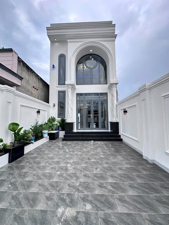 Nhà gác lửng Tân cổ điển 115m² giá 2.45 tỷ - Gần tòa thánh Tây Ninh!