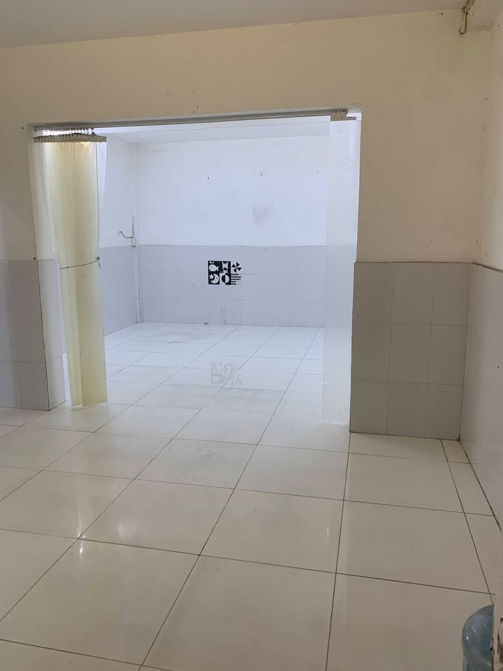 Nhà cho thuê nguyên căn 686 Cách Mạng Tháng 8, Tân Bình - Giá 10 triệu/tháng