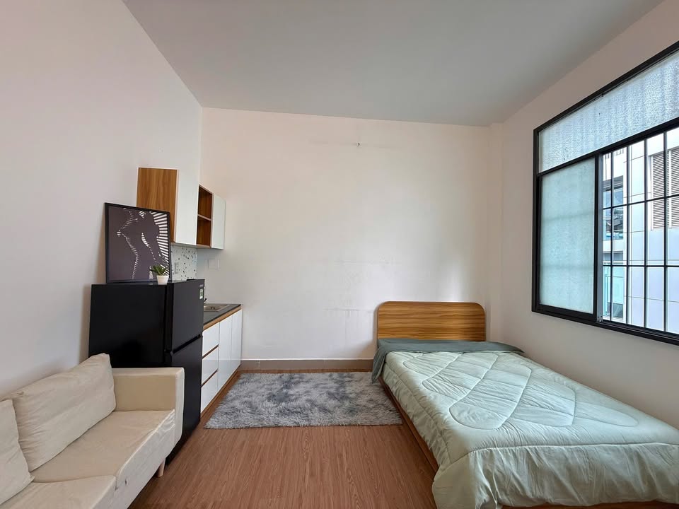 Phòng cho thuê mặt tiền đường Cách Mạng Tháng Tám Quận 10 - Full nội thất mới!