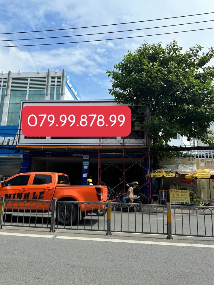Nhà mặt tiền đường Nguyễn Thị Thập, Q7, diện tích 350m² giá 130 triệu - Vị trí đắc địa cho kinh doanh!