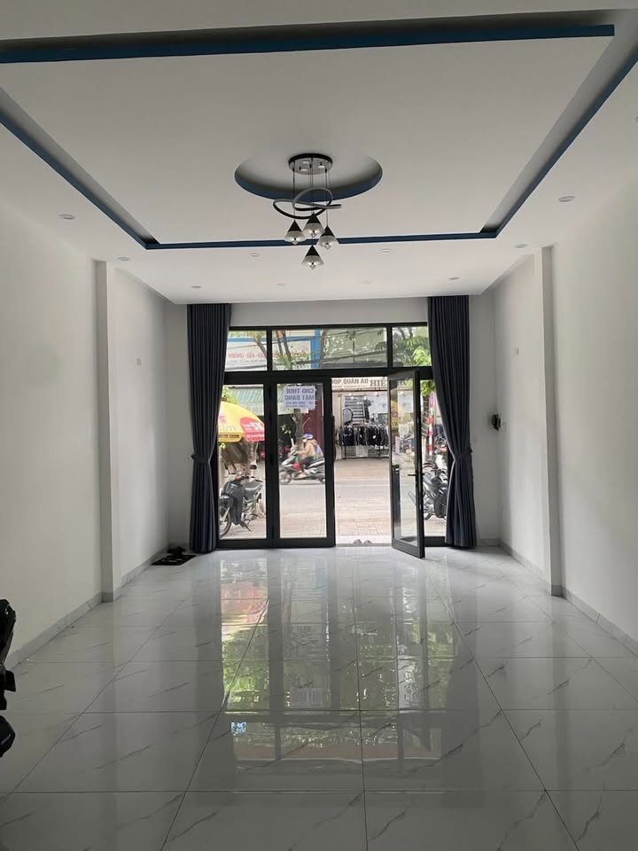 Cho thuê mặt bằng mặt tiền Phan Châu Trinh 21m² giá 12 triệu - Địa điểm lý tưởng cho kinh doanh!