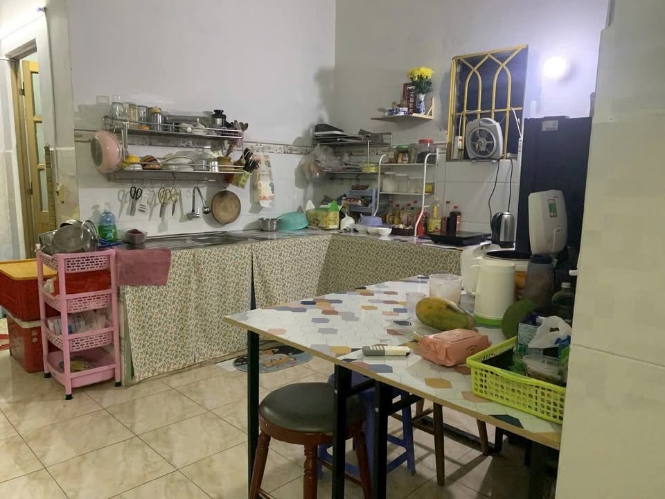 Nhà cấp 4 Tăng Nhơn Phú A 135m² giá 6.2 tỷ - Hẻm xe hơi, sẵn sàng ở ngay!