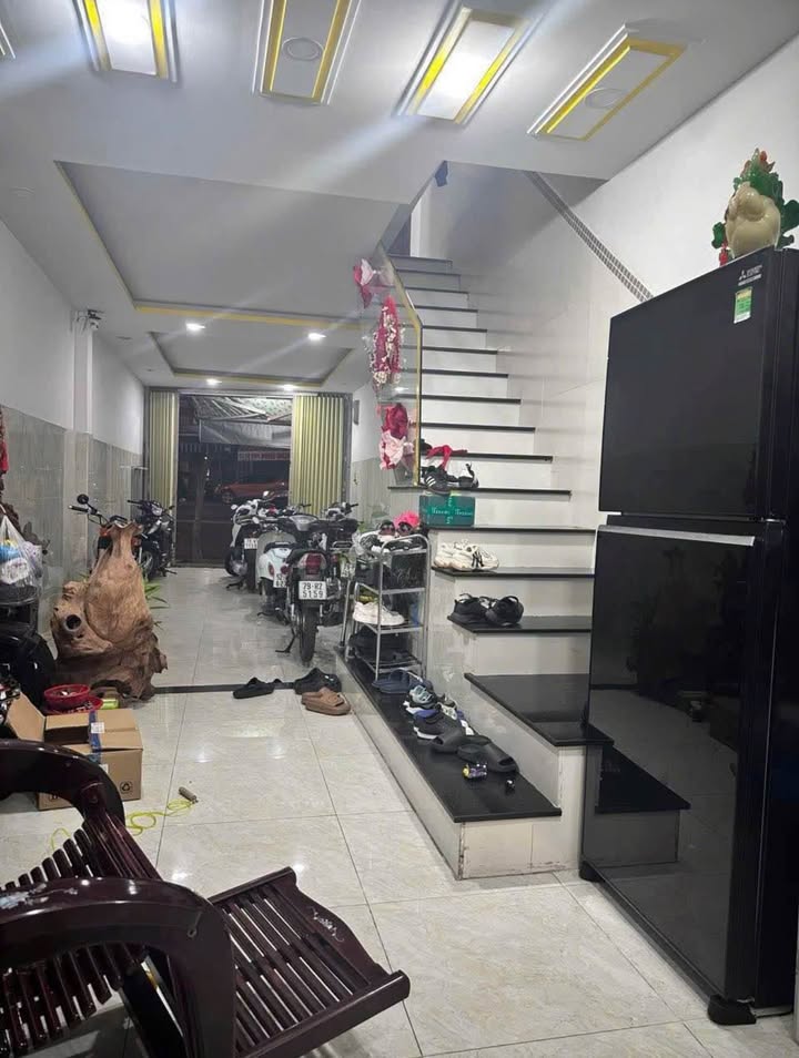 Nhà mặt tiền kinh doanh đường 2/4, Bắc Nha Trang 58.5m² giá 7.2 tỷ - Cơ hội đầu tư hấp dẫn!