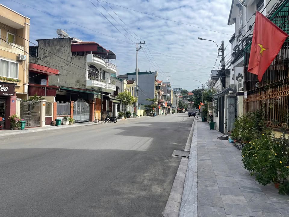 Nhà mặt đường Yết Kiêu, Hạ Long 100m² giá 5 tỷ - Kinh doanh mọi ngành nghề!