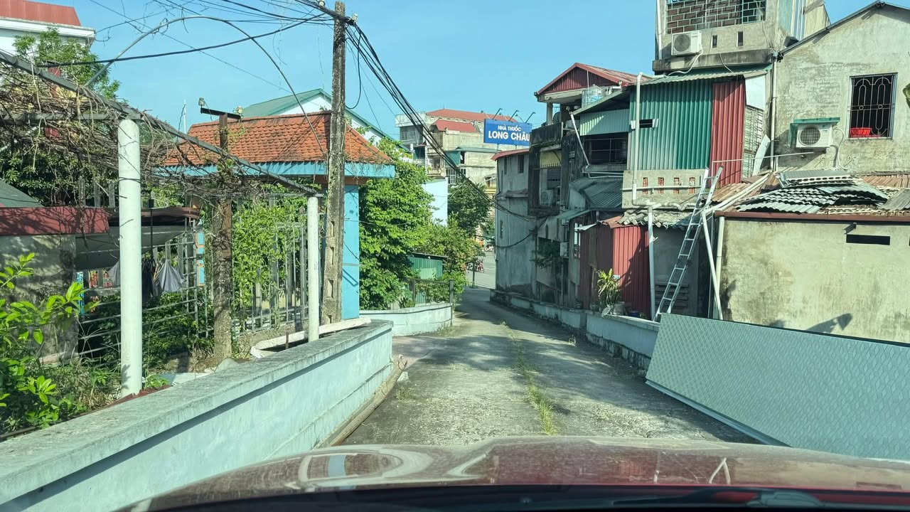 Nhà 2 tầng Yên Bái 240m² giá 3.8 tỷ - Sổ đỏ chính chủ, gần chợ KM6!