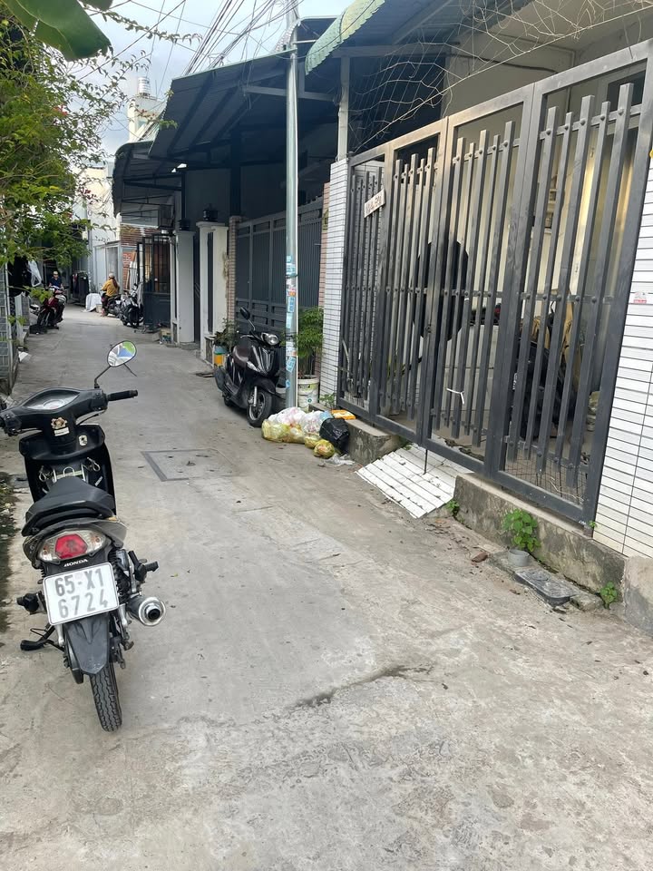 Nhà lầu hẻm 102 Trần Hoàng Na 80.55m² giá 1.9 tỷ - Cơ hội vàng cho đầu tư!