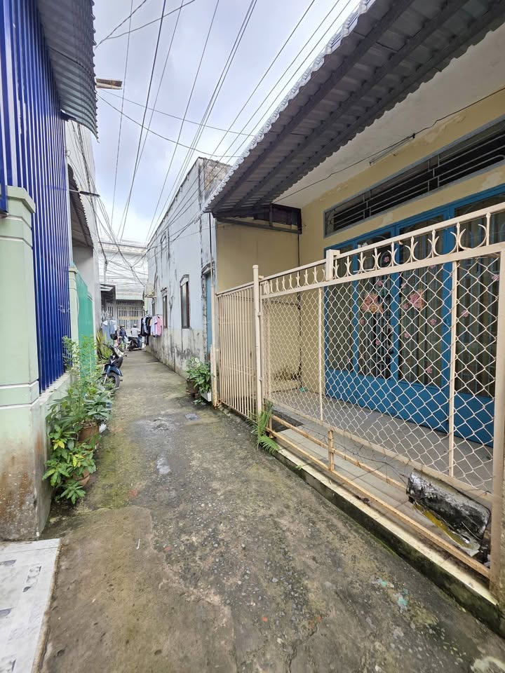 Nhà cấp 4 hẻm 635 Đ. 30 Tháng 4, Tân An 54m² giá 1.25 tỷ - Vị trí đắc địa, ở ngay!