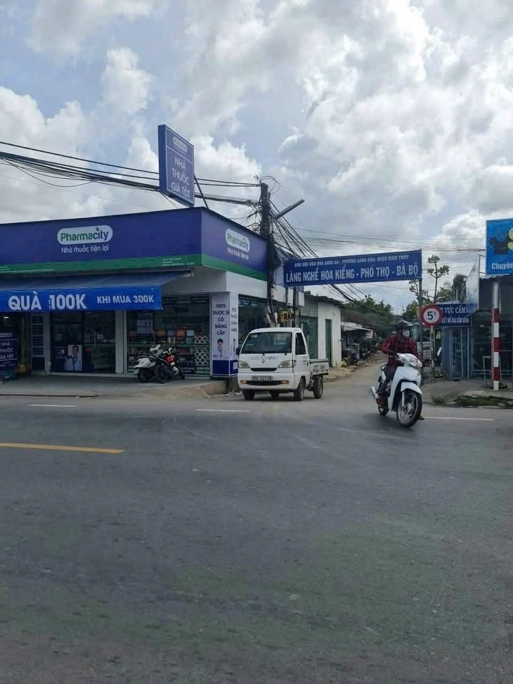 Nhà lầu và dãy trọ 335m² mặt tiền đường Làng hoa Bà Bộ - Kinh doanh đa ngành nghề!