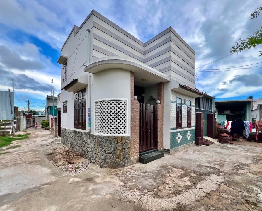 Nhà phố chính chủ tại Phan Thiết 60m² giá chỉ 1 tỷ - Tiện nghi đầy đủ!