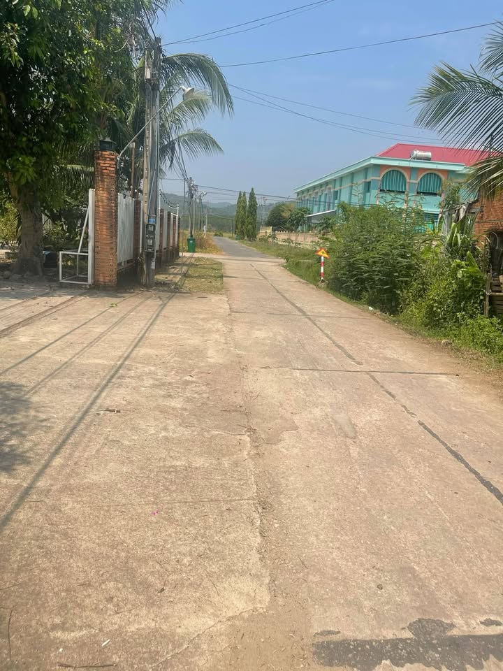 Đất nền Mê Pu 180m² giá 640 triệu - Bán gấp, vị trí đẹp gần trường học!