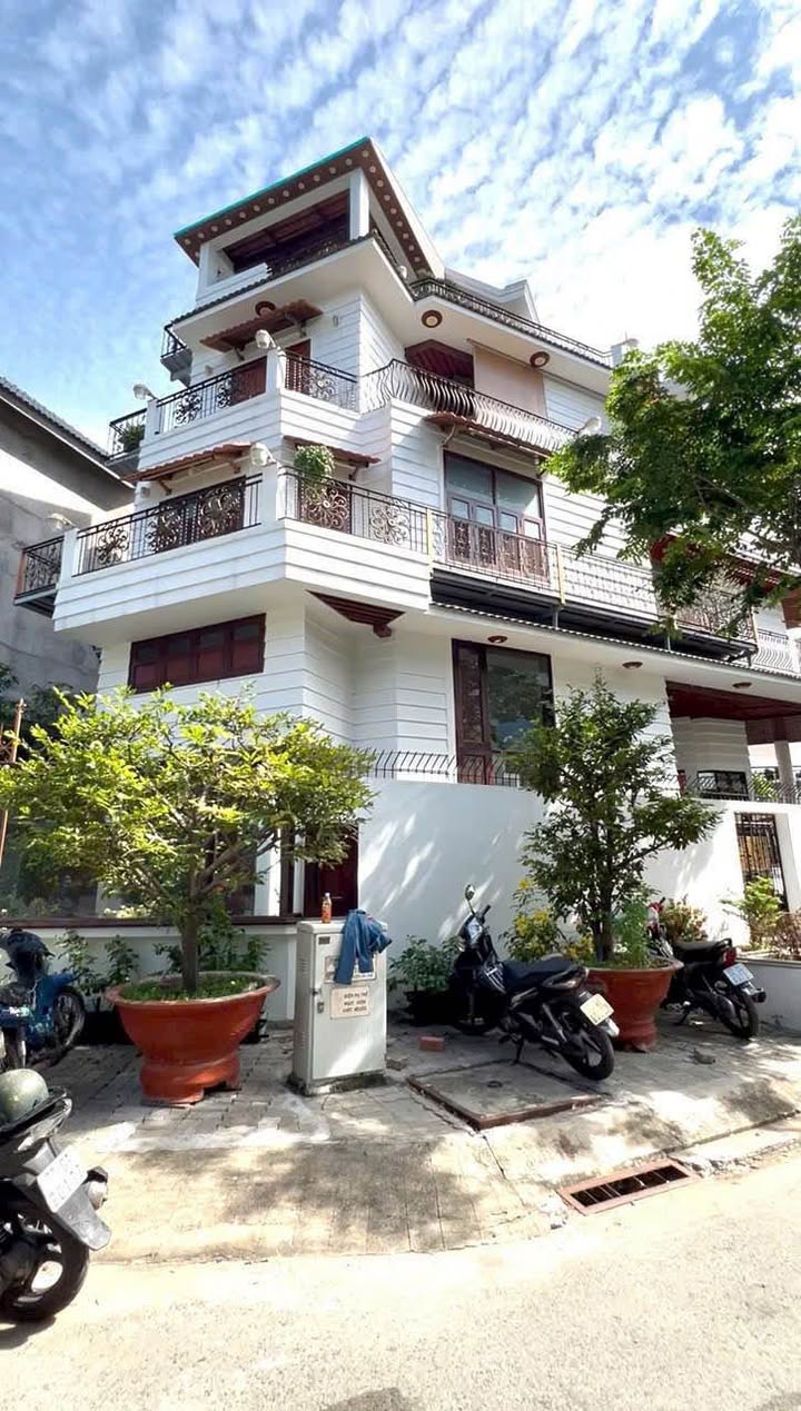 Biệt thự góc 2 mặt tiền Phạm Hùng 297m² giá 29 tỷ - Sổ hồng cầm tay