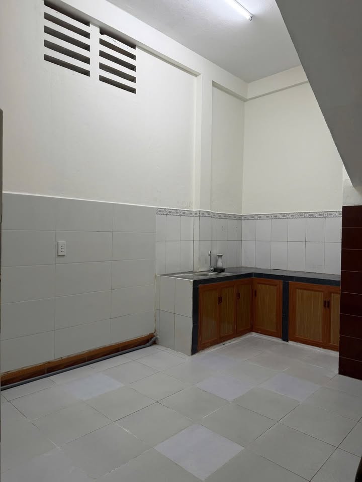 Nhà nguyên căn 2 tầng mặt tiền Trưng Nữ Vương, Tam Kỳ - Giá thuê chỉ 6 triệu/tháng!