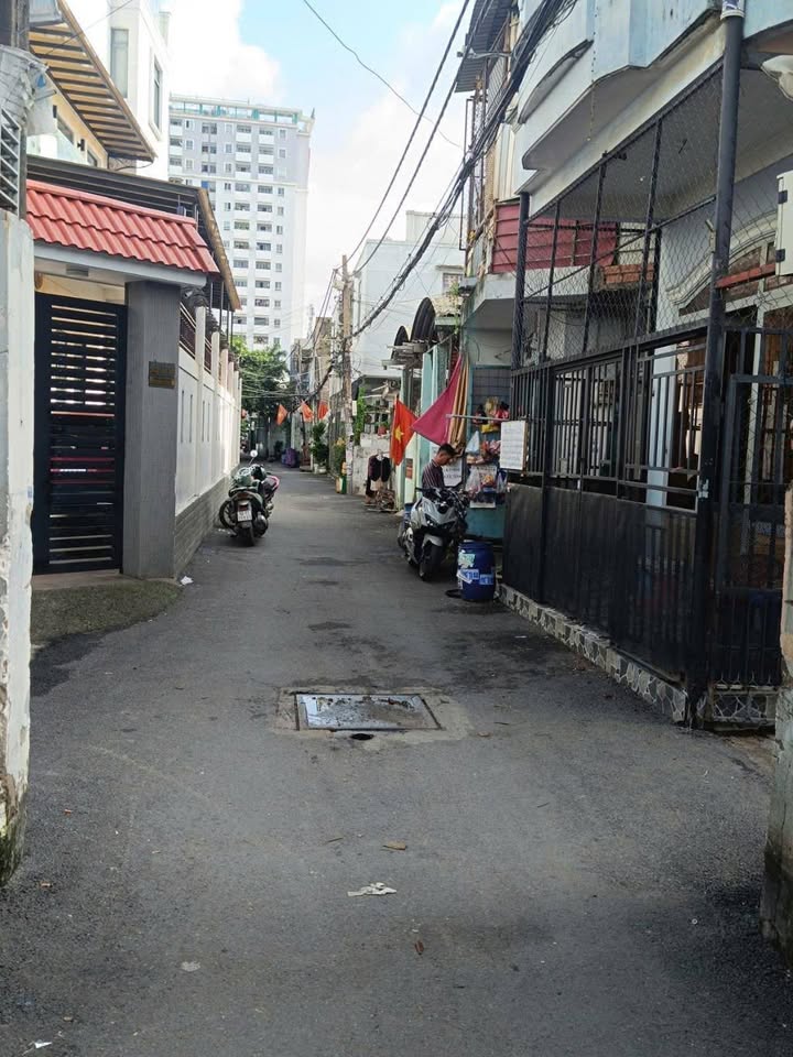 Nhà phố Tân Thới Nhất, Q12, 75m² giá 3.7 tỷ - Khu vực tiện ích đầy đủ!