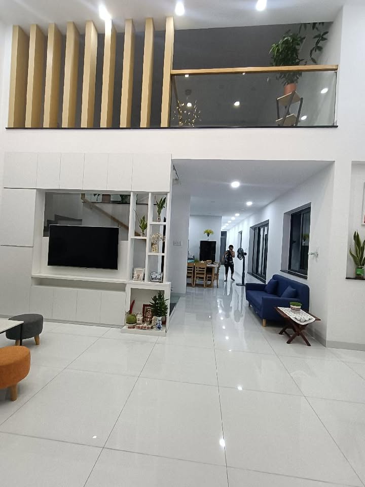 Nhà mặt tiền Phước Bình Q9 134m² giá 13.5 tỷ - Thiết kế kiên cố, ô tô vào tận nhà!