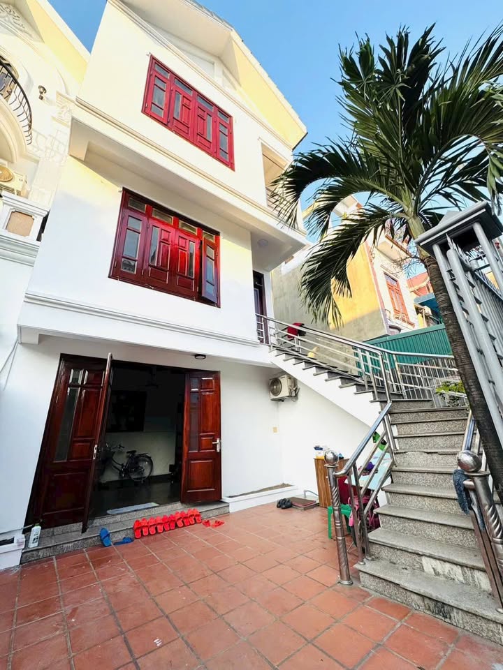 Nhà 3 tầng Cẩm Thủy 120m² giá 3.5 tỷ - Ô tô đỗ tận sân!