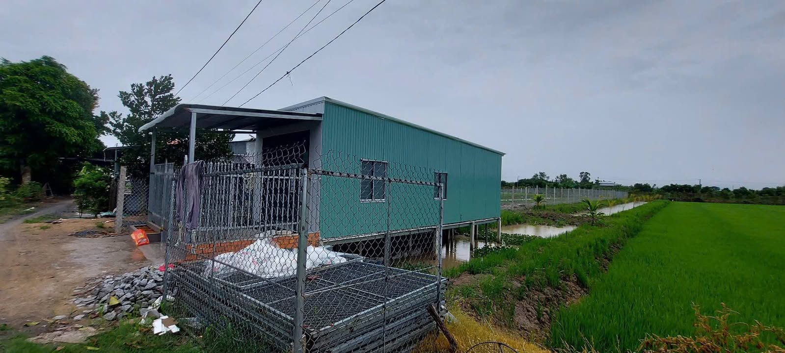 Đất mặt tiền kênh ranh nhánh bờ ao Phú Hòa 1000m² giá 800 triệu - Đầu tư sinh lời ngay!