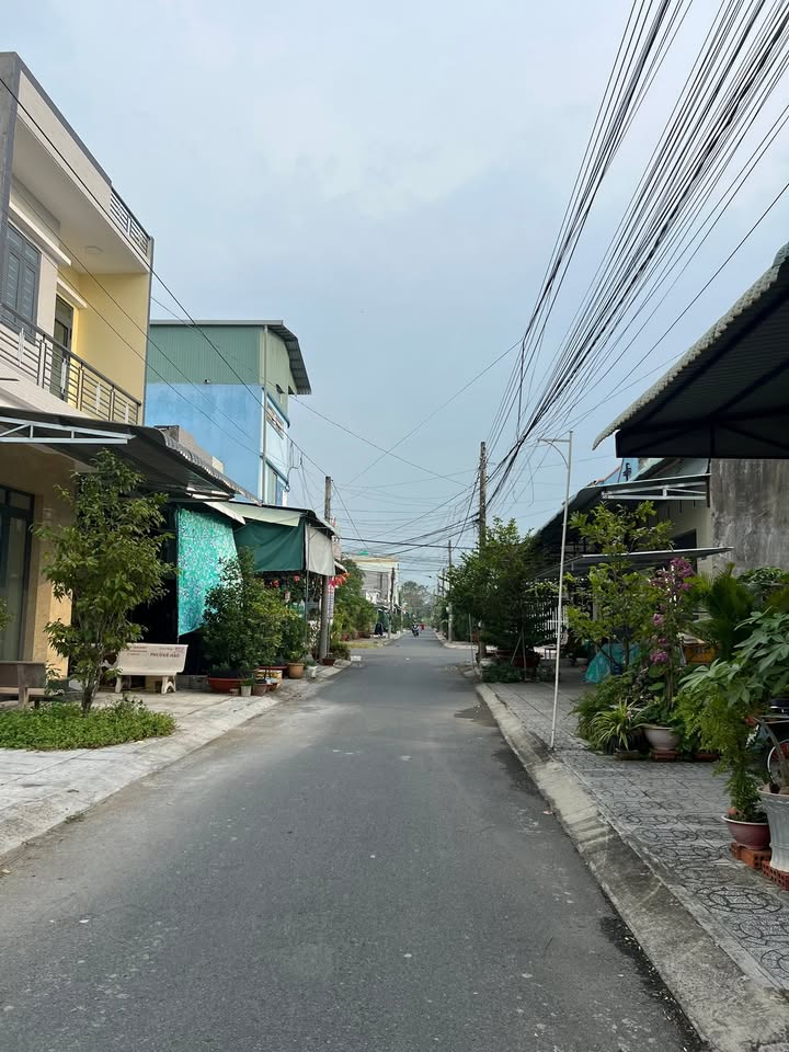 Nhà cấp 4 tại Đường Nguyễn Văn Nhân, 76.5m² giá 1.3 tỷ - Không gian sống yên tĩnh!