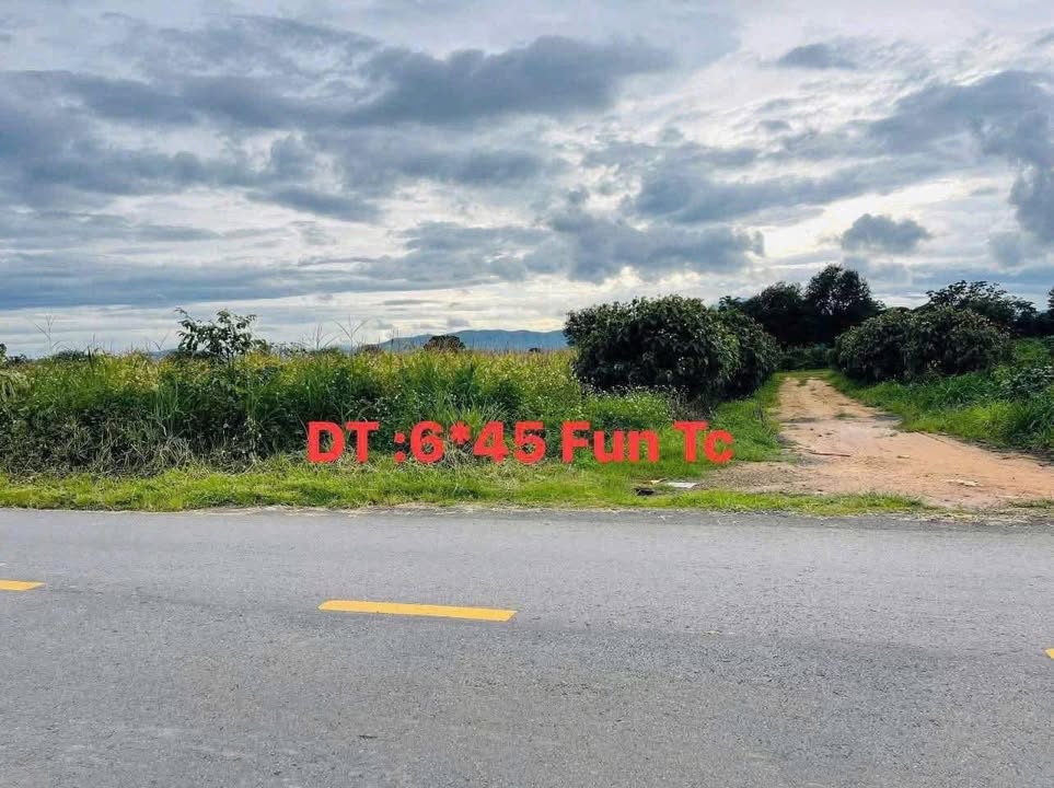 Đất nền lô góc 3 mặt tiền Trường Chinh Đăk Hà 270m² - Sổ đỏ chính chủ, giá thỏa thuận!