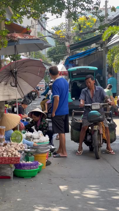 Nhà mặt tiền hẻm 88 Nguyễn Văn Quỳ, Quận 7, 2 tầng giá 3.69 tỷ - Kinh doanh sầm uất!