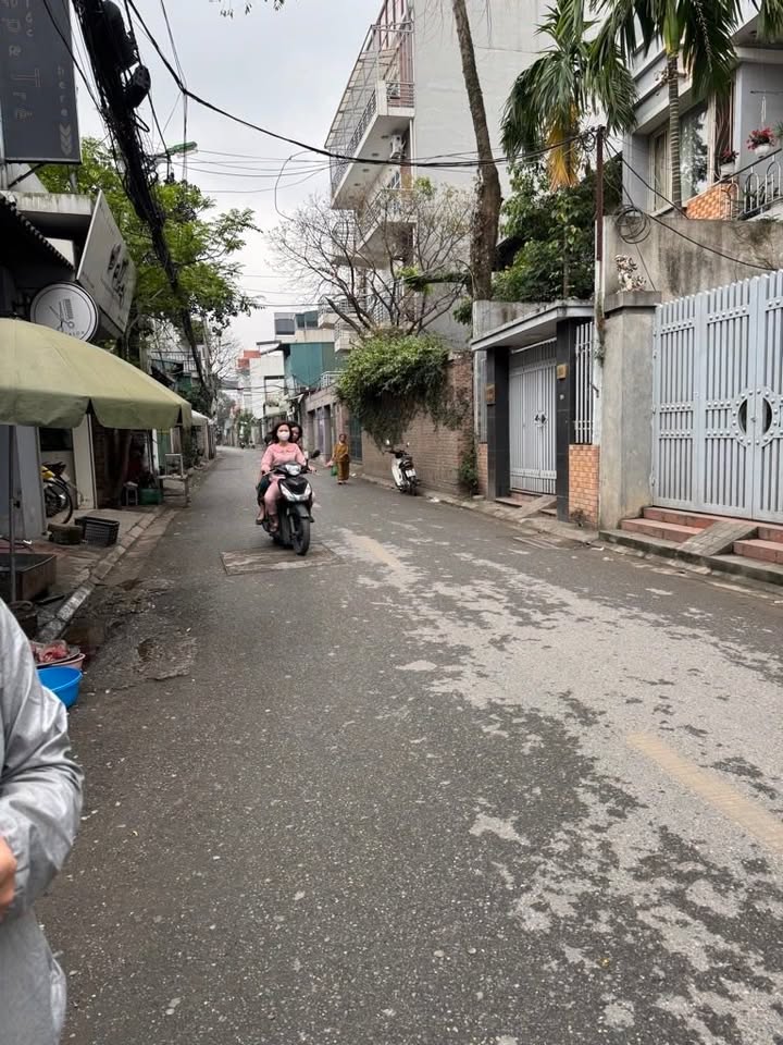 Đất mặt phố Bồ Đề Long Biên 75m² giá 7 tỷ - Kinh doanh sầm uất!