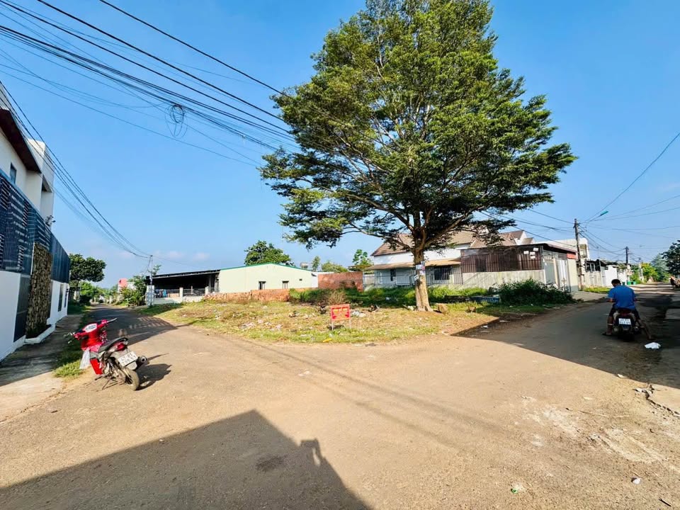 Đất nền góc 2 mặt tiền hẻm C1 Y Wang, 260m² giá 3.5 tỷ - Đầu tư ngay!