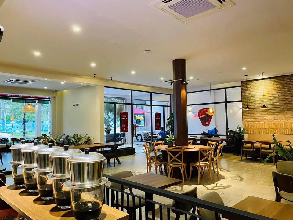 Nhà mặt tiền 20m đường Nguyễn Văn Cừ, Ninh Kiều, Cần Thơ - Diện tích 800m², cho thuê ngay!