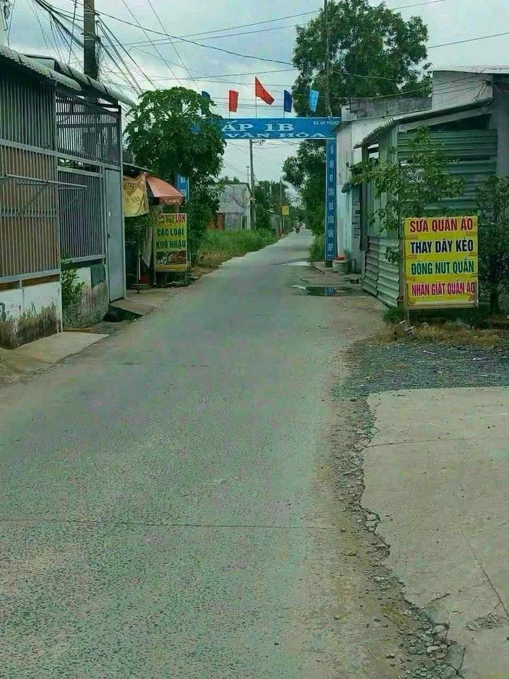 Nhà cấp 4 mặt tiền đường Rạch Vịnh, Bến Lức, Long An - Giá chỉ 2.7 tỷ, dọn vào ở ngay!