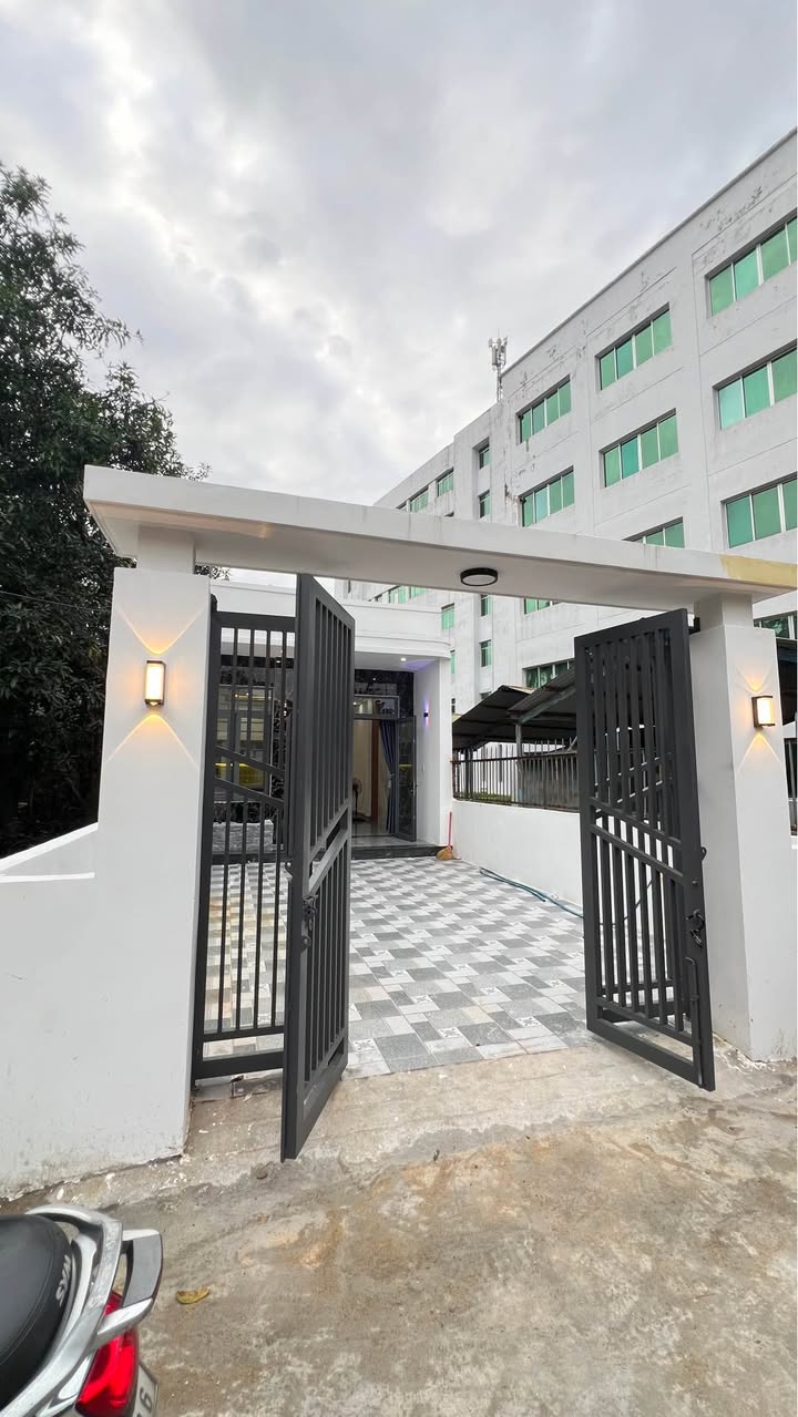 Nhà phố đẹp tại phường Chánh Lộ, Quảng Ngãi 170m² giá 2.1 tỷ - Sẵn sàng vào ở ngay!