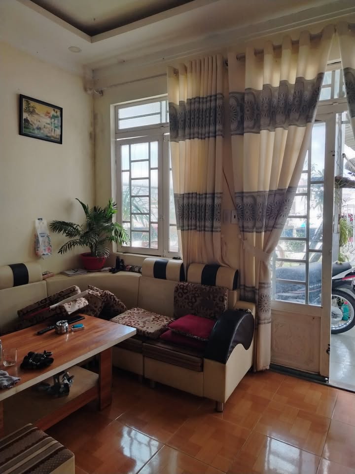 Nhà bán phường 6 Đà Lạt 50m² giá 1.5 tỷ - Gần chợ và trường học!