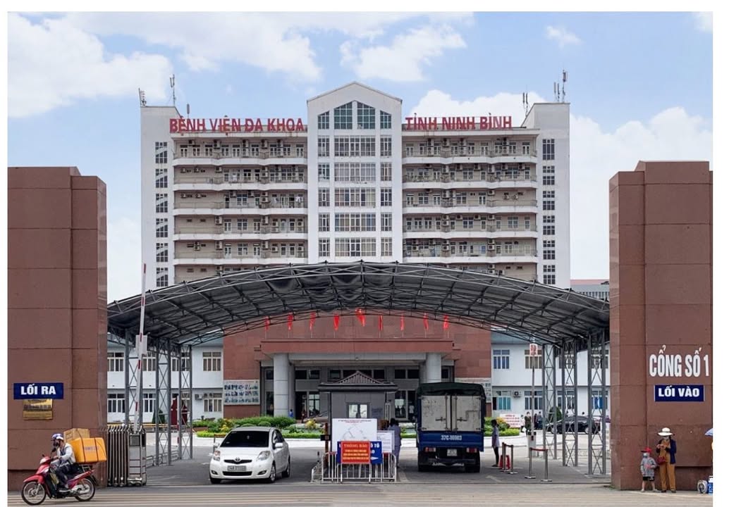 Bán tòa nhà phòng khám 5 tầng Đường Tuệ Tĩnh 115m² - Vị trí vàng trước Bệnh viện 700 giường!